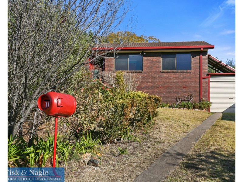 11 Hart Crescent, Bega NSW 2550