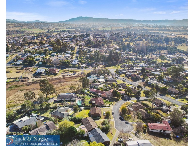 11 Hart Crescent, Bega NSW 2550