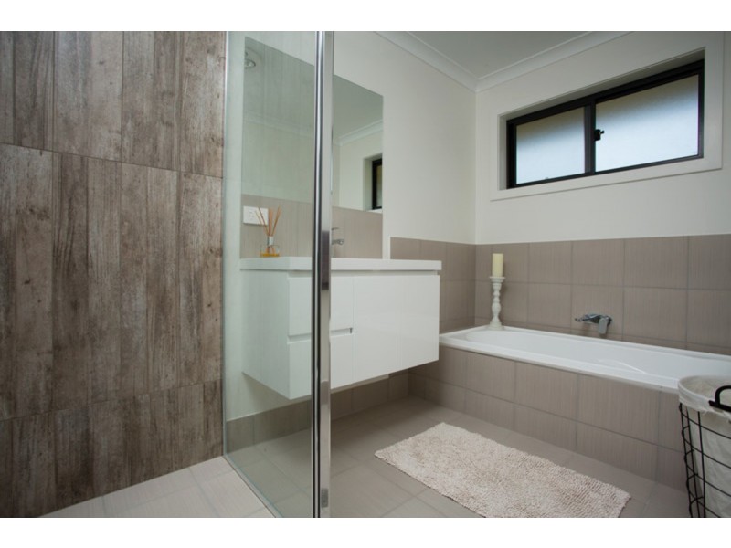5 Denison Close, Bega NSW 2550