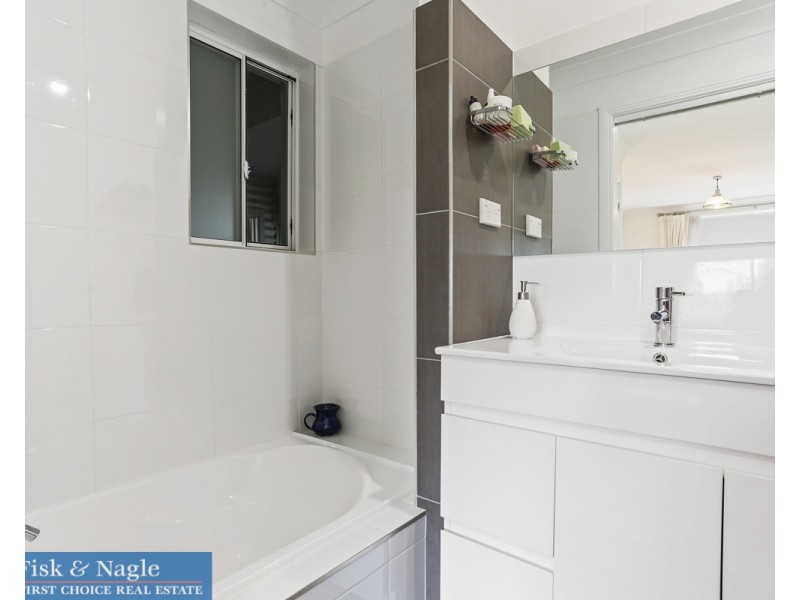 1 Goldberg Place, Bega NSW 2550