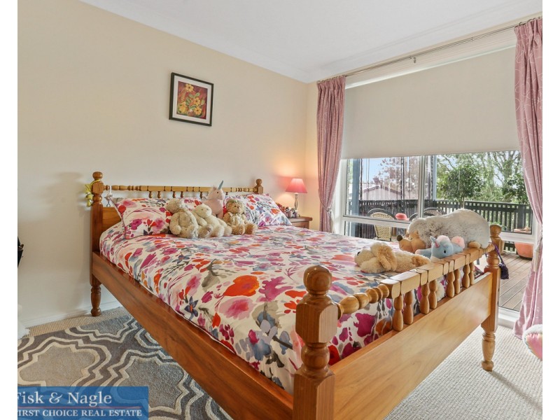 1 Goldberg Place, Bega NSW 2550