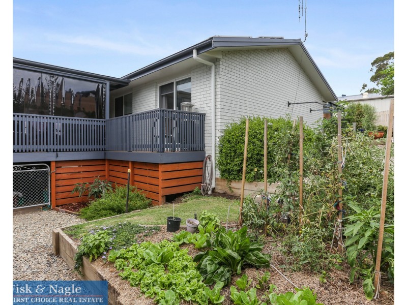 1 Goldberg Place, Bega NSW 2550