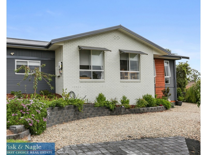 1 Goldberg Place, Bega NSW 2550