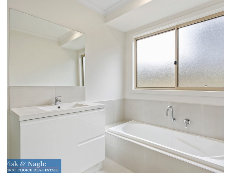 7B Denison Close, Bega NSW 2550