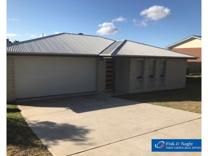 3 Game Crescent, Bega NSW 2550