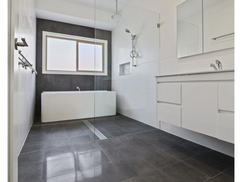 15 Philip Street, Wolumla NSW 2550