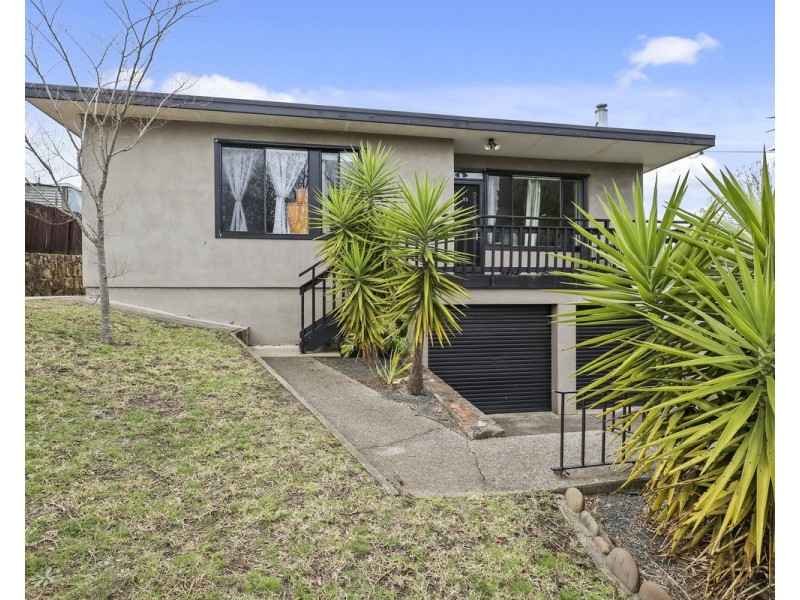 11 Girraween Crescent, Bega NSW 2550