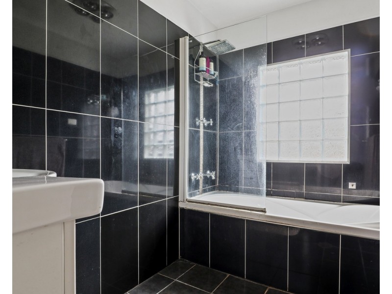 11 Girraween Crescent, Bega NSW 2550