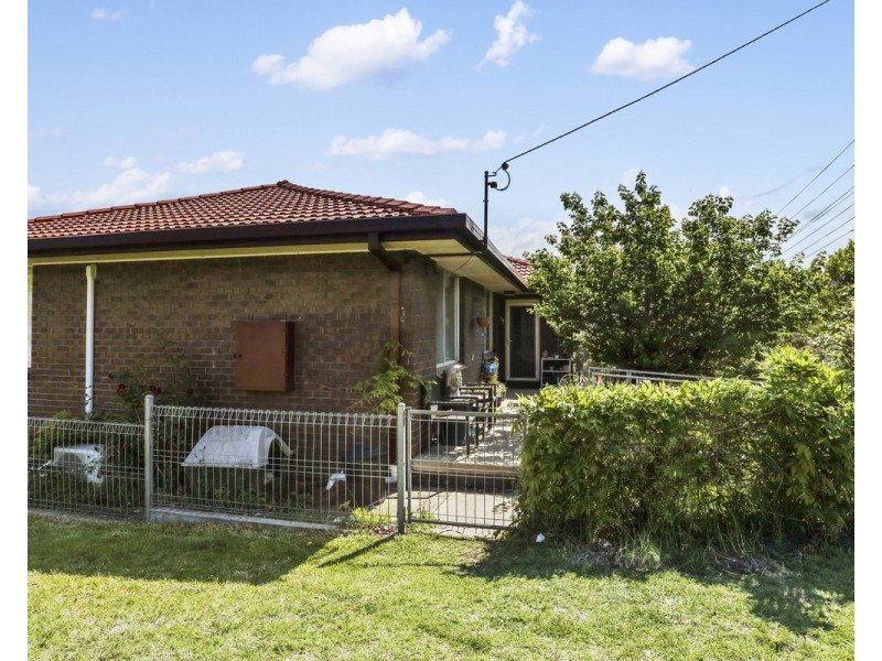 8 Mckee Drive, Bega NSW 2550