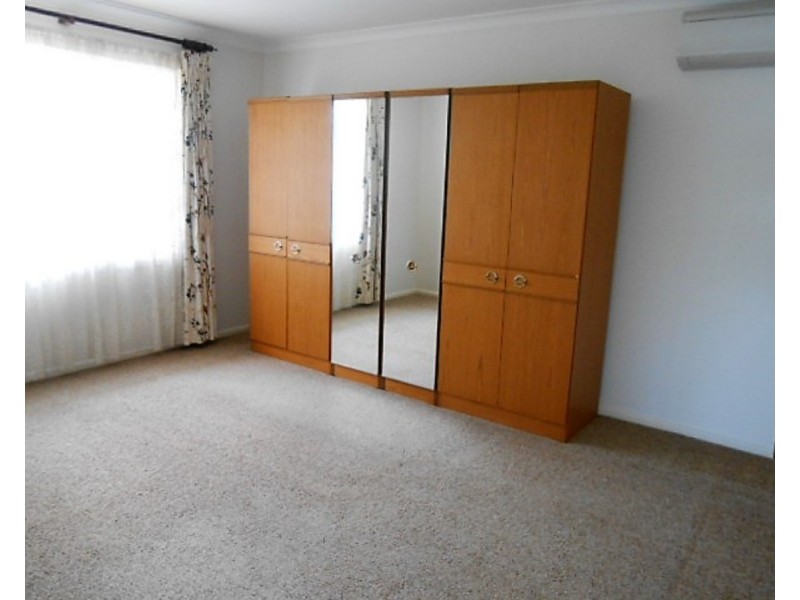 8 Mckee Drive, Bega NSW 2550