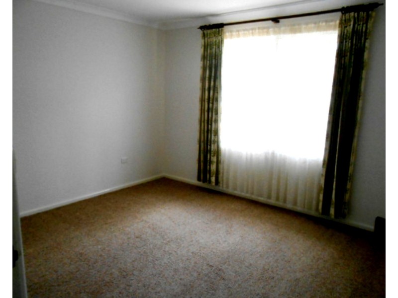 8 Mckee Drive, Bega NSW 2550