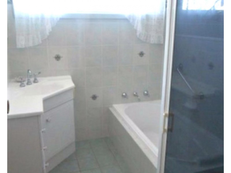 8 Mckee Drive, Bega NSW 2550