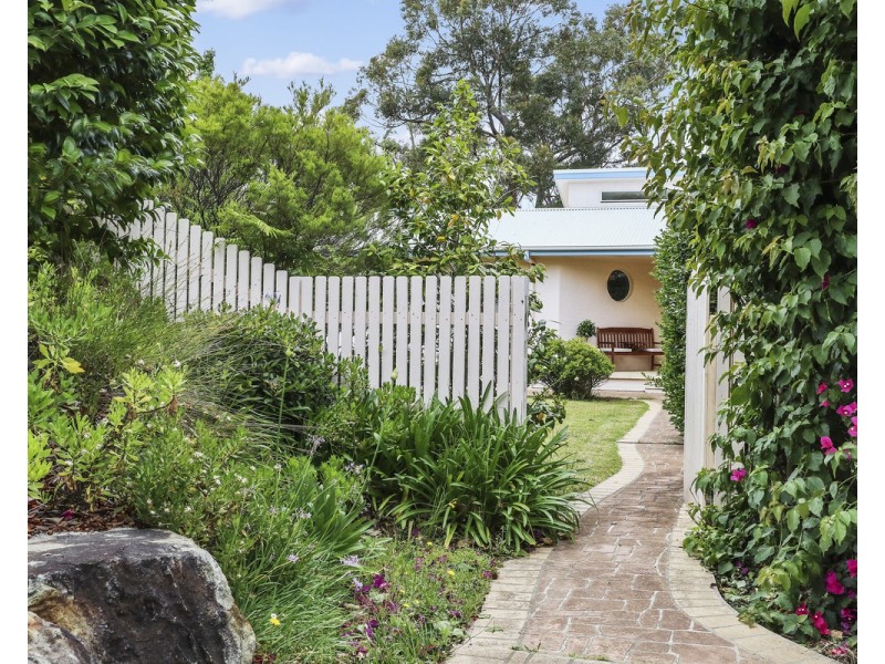 2 MacKillop Court, Tura Beach NSW 2548