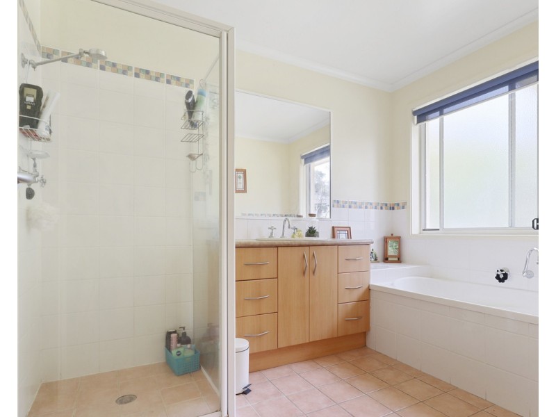 2 MacKillop Court, Tura Beach NSW 2548