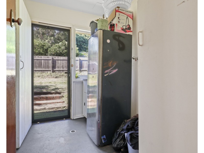 27 Girraween Crescent, Bega NSW 2550