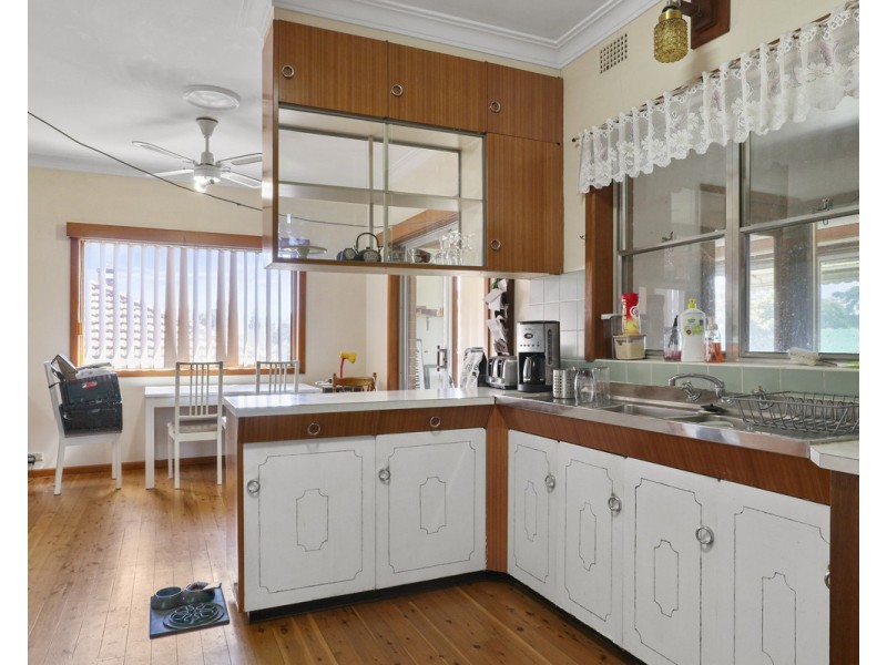 4 Meringo Street, Bega NSW 2550