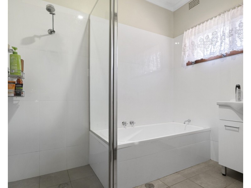 4 Meringo Street, Bega NSW 2550