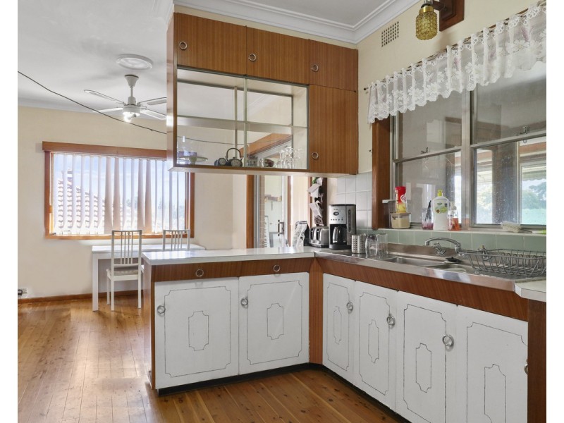 4 Meringo Street, Bega NSW 2550