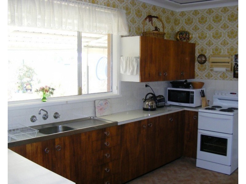 36 Glebe Avenue, Bega NSW 2550