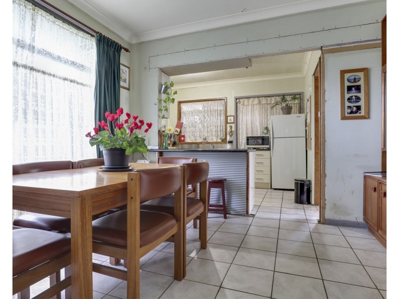 64 Ravenswood Street, Bega NSW 2550