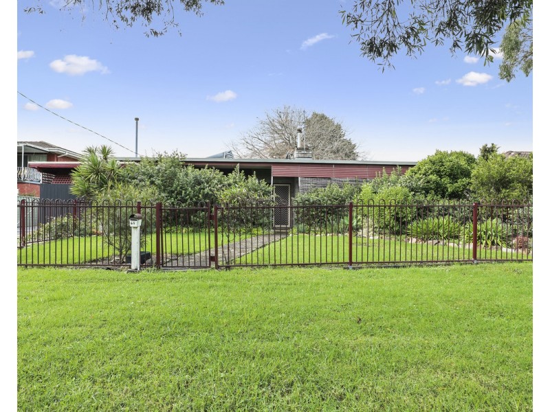 64 Ravenswood Street, Bega NSW 2550