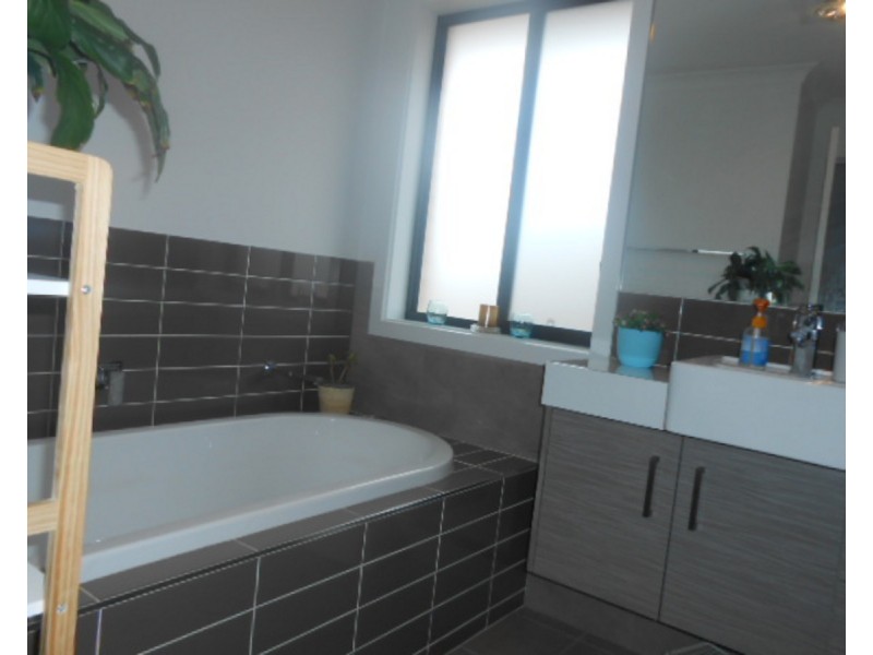 10 Salway Close, Bega NSW 2550