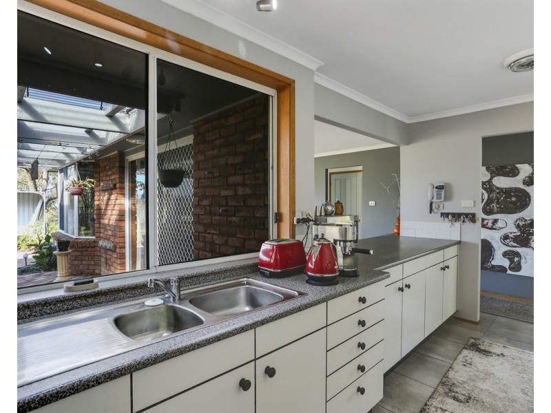 5 Miners Close, Bega NSW 2550
