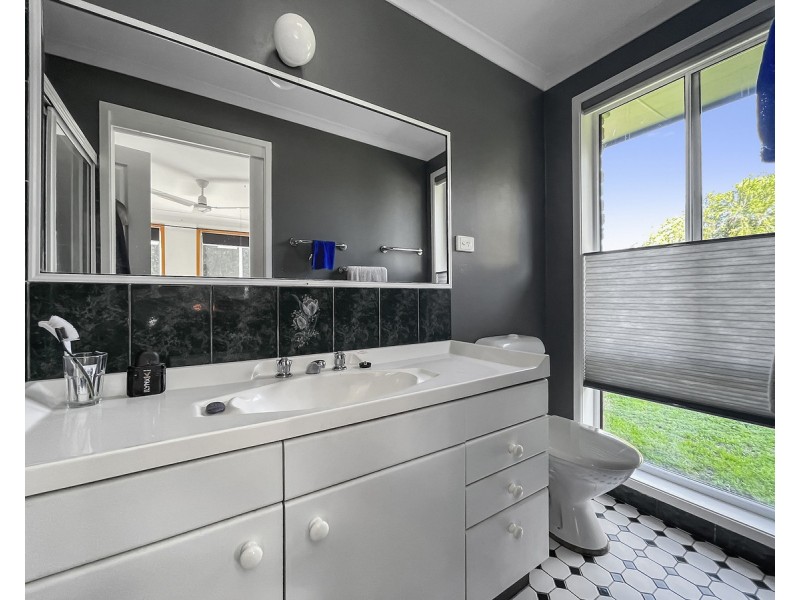 5 Miners Close, Bega NSW 2550