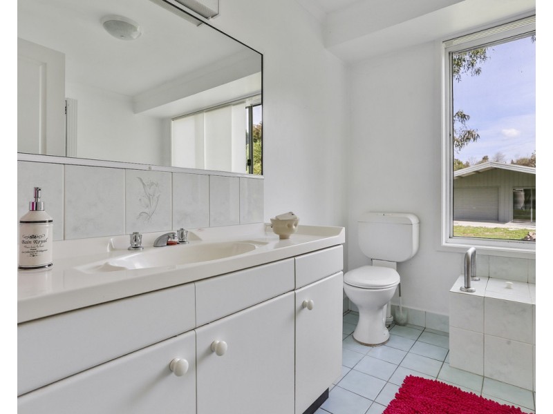 5 Miners Close, Bega NSW 2550