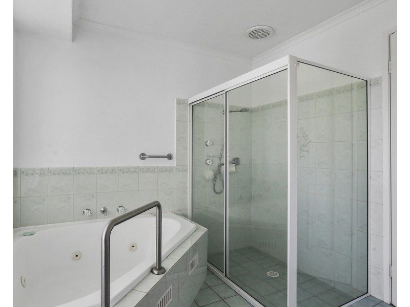 5 Miners Close, Bega NSW 2550