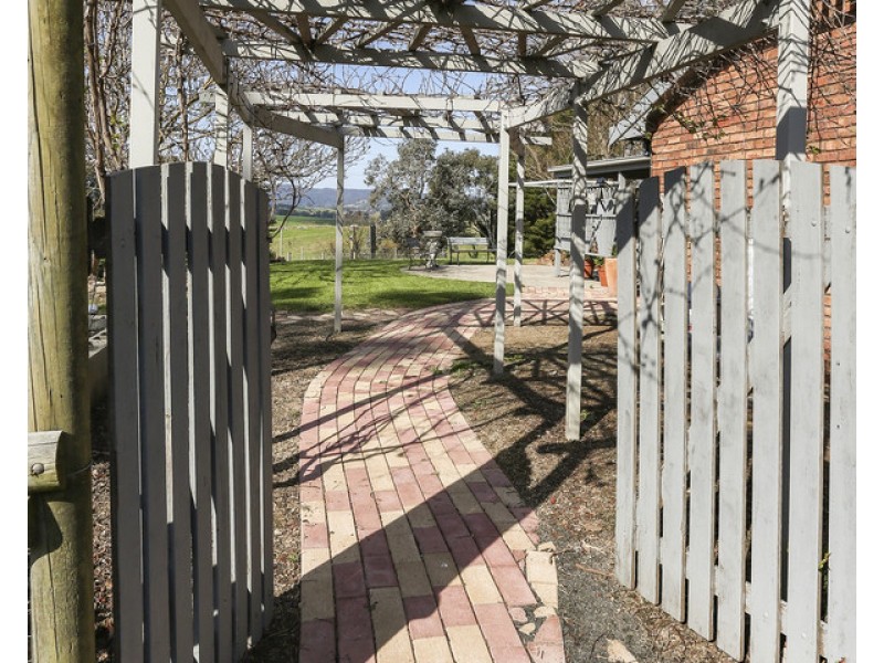 5 Miners Close, Bega NSW 2550