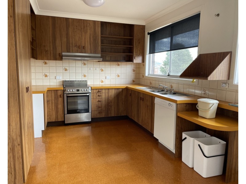 8 McKee Drive, Bega NSW 2550