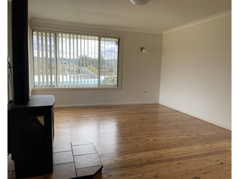 8 McKee Drive, Bega NSW 2550