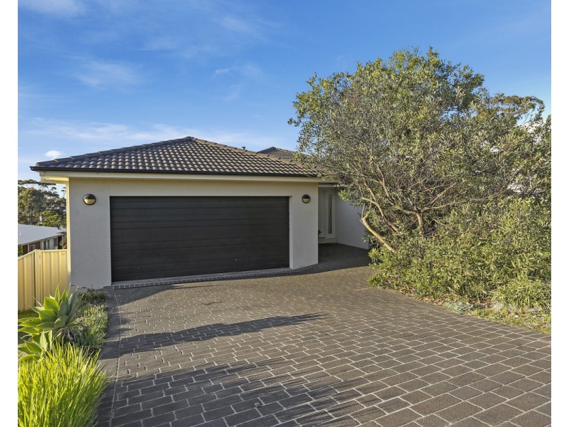 4D Elizabeth Parade, Tura Beach NSW 2548