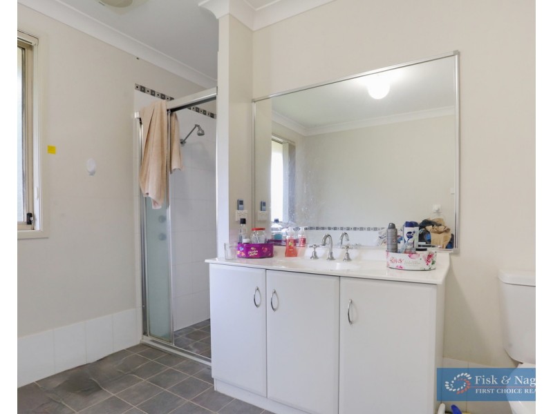 2 Howard Avenue, Bega NSW 2550