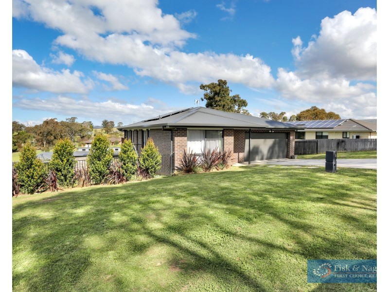 6 Howard Avenue, Bega NSW 2550