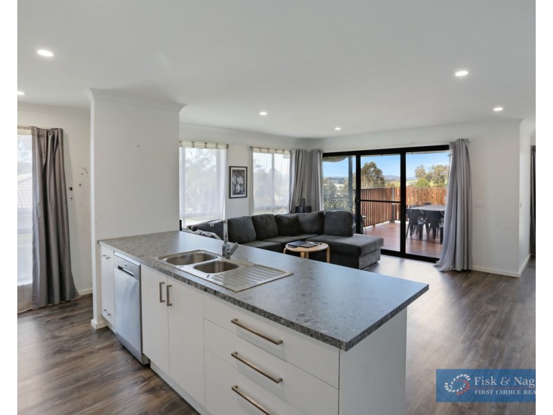 6 Howard Avenue, Bega NSW 2550