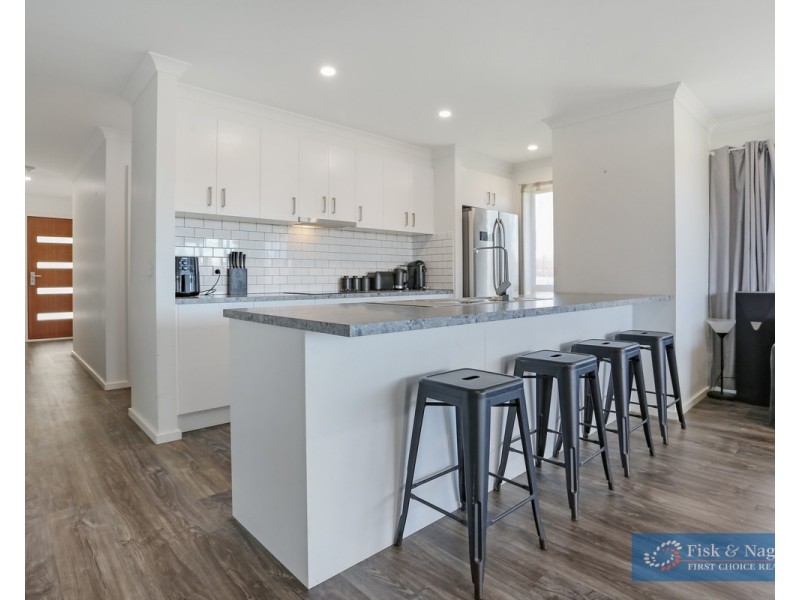 6 Howard Avenue, Bega NSW 2550