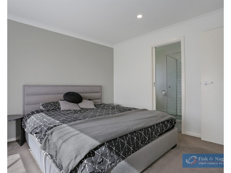 6 Howard Avenue, Bega NSW 2550