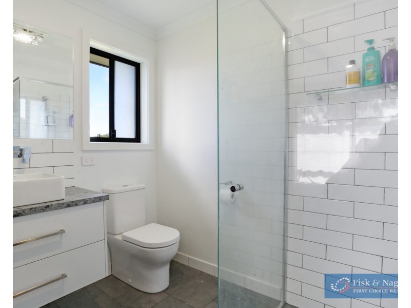 6 Howard Avenue, Bega NSW 2550