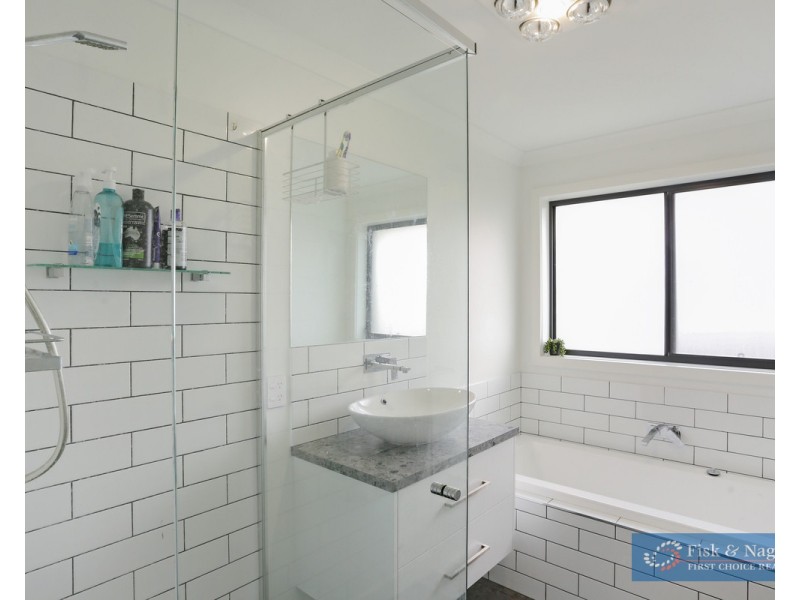 6 Howard Avenue, Bega NSW 2550