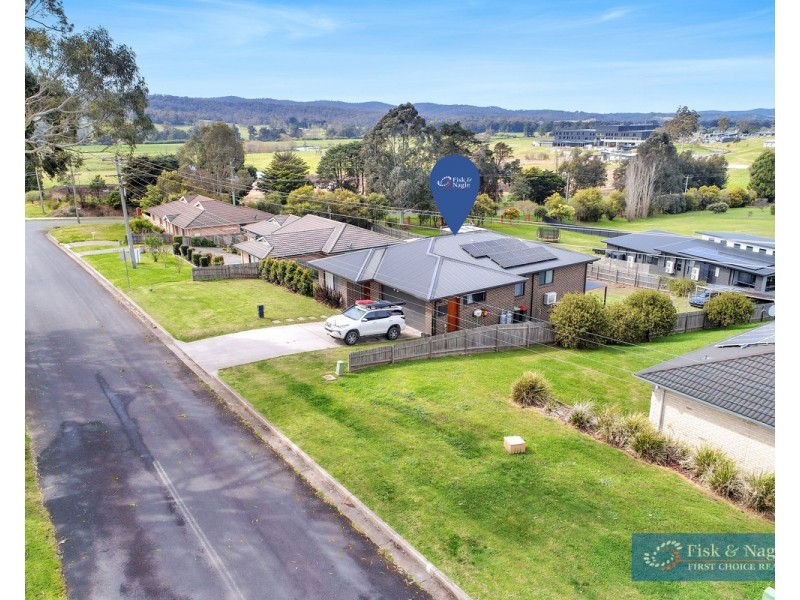 6 Howard Avenue, Bega NSW 2550