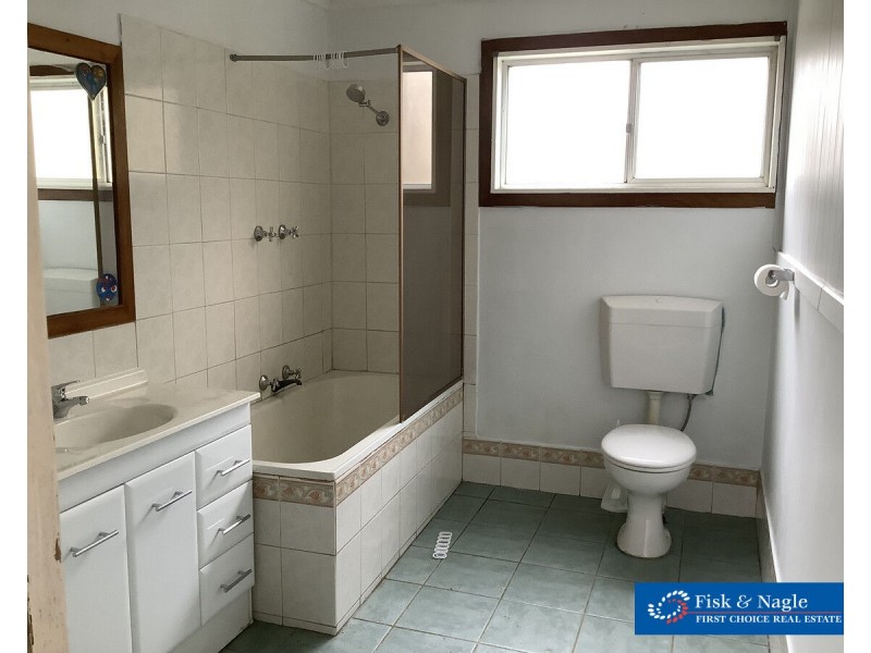 4 Minyama Parade, Bega NSW 2550