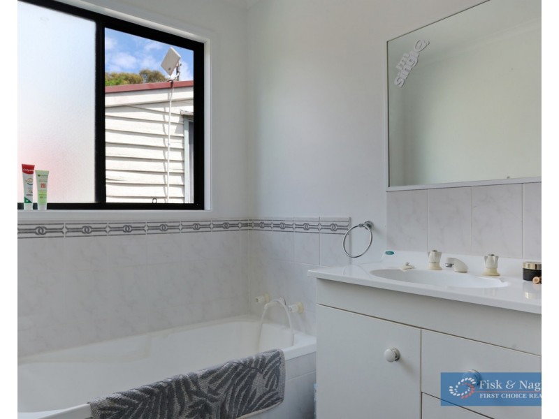 52 Valley Street, Bega NSW 2550