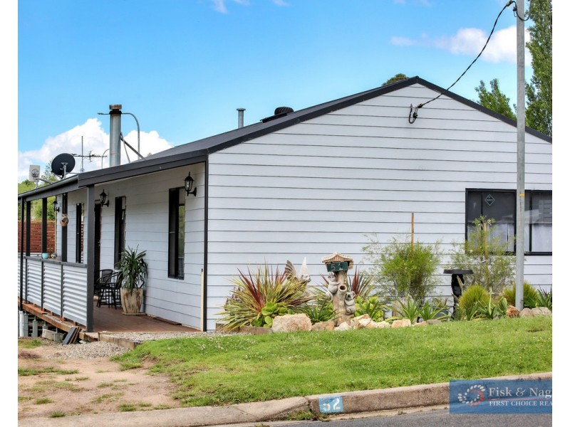 52 Valley Street, Bega NSW 2550