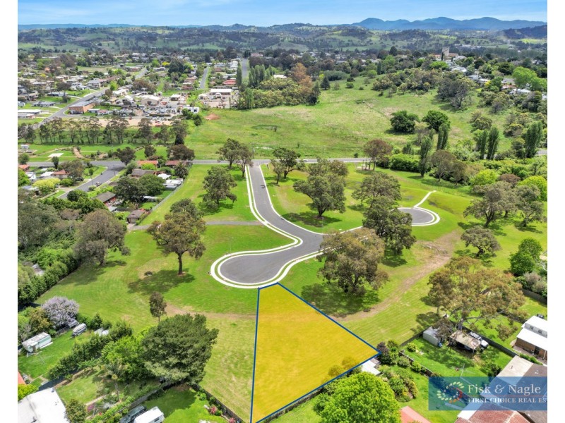 21 Sea Lace Place, Bega NSW 2550