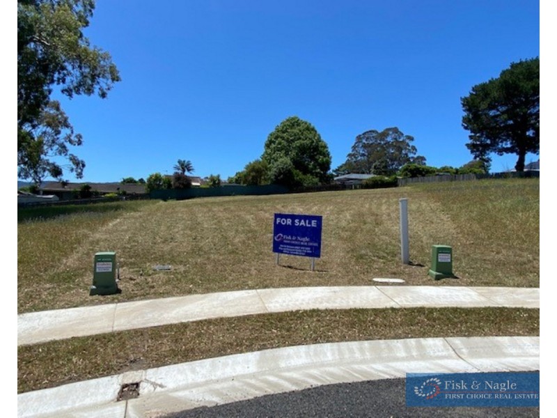 21 Sea Lace Place, Bega NSW 2550