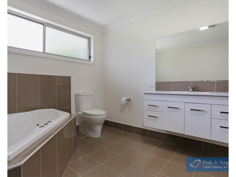 64 Glen Mia Drive, Bega NSW 2550