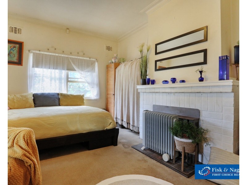 16 Watson Street, Bega NSW 2550