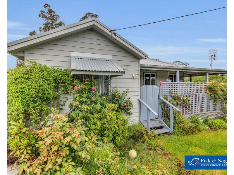 6 Hood Street, Candelo NSW 2550
